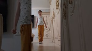 Ильнар с Вероникой делают зарядку пот песню ягода малинка.