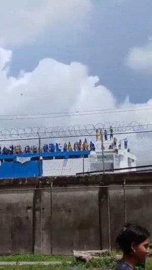Заключенные в венесуэльском штате Баринас захватили территорию исправительного учреждения и объявили
