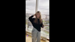 Стройная и молодая