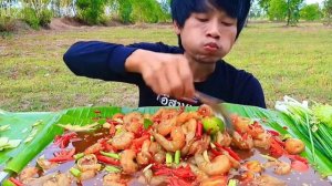 #МУКБАНГ 🍤 Свежие креветки с перцем чили и свежими овощами! 🥬 ЕДА НА КАМЕРУ ОБЖОР ОБЕД АСМР