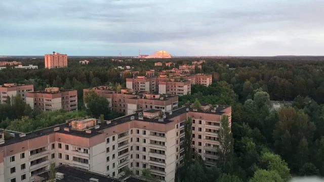 Вечер и наступление ночи в Припяти, вид с 16 этажного дома смотреть онлайн