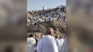 مشاهد لتوافد الحجاج إلى مسجد نمرة يوم عرفة