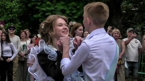 В школах Волжского прозвенел Последний звонок
