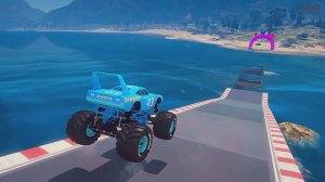Pixar Cars 😊 «Сразись с грузовиком-монстром Маккуином его и друзьями» Видео детям