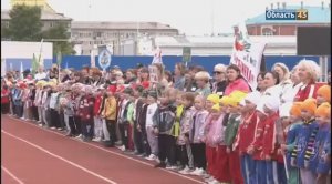 Без кроссовок к финишу: детсадовцы Кургана пробежали 800 метров за победой
