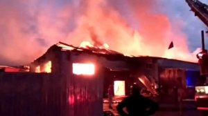 Сильный пожар на мебельном складе в Супонево