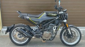Husqvarna Svartpilen 401 - VBKUNJ407JM247947