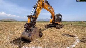 JCB JS205 Excavator Dig New Circular Well at Many Farmers together Own Expense [get.gt]
