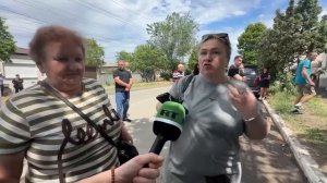 Наш ведущий Рик Санчес приехал в Старобельск и спросил у местных жителей, с кем они хотят жить: