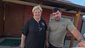 Дачные дела / пеку любимые пирожки мужа , подвязываем  помидоры/.