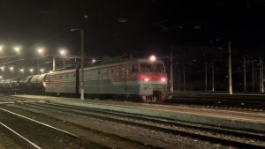 «Уже передан на ЮУЖД!» Электровоз ВЛ10У-770 с грузовым поездом на ст.Бабаево, апрель 2022 года