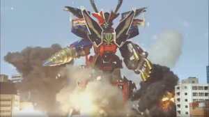 Power Rangers Super Megaforce, и Ultimate Megazord Победили мегазорд Армады, и принца Векара. В 2к.
