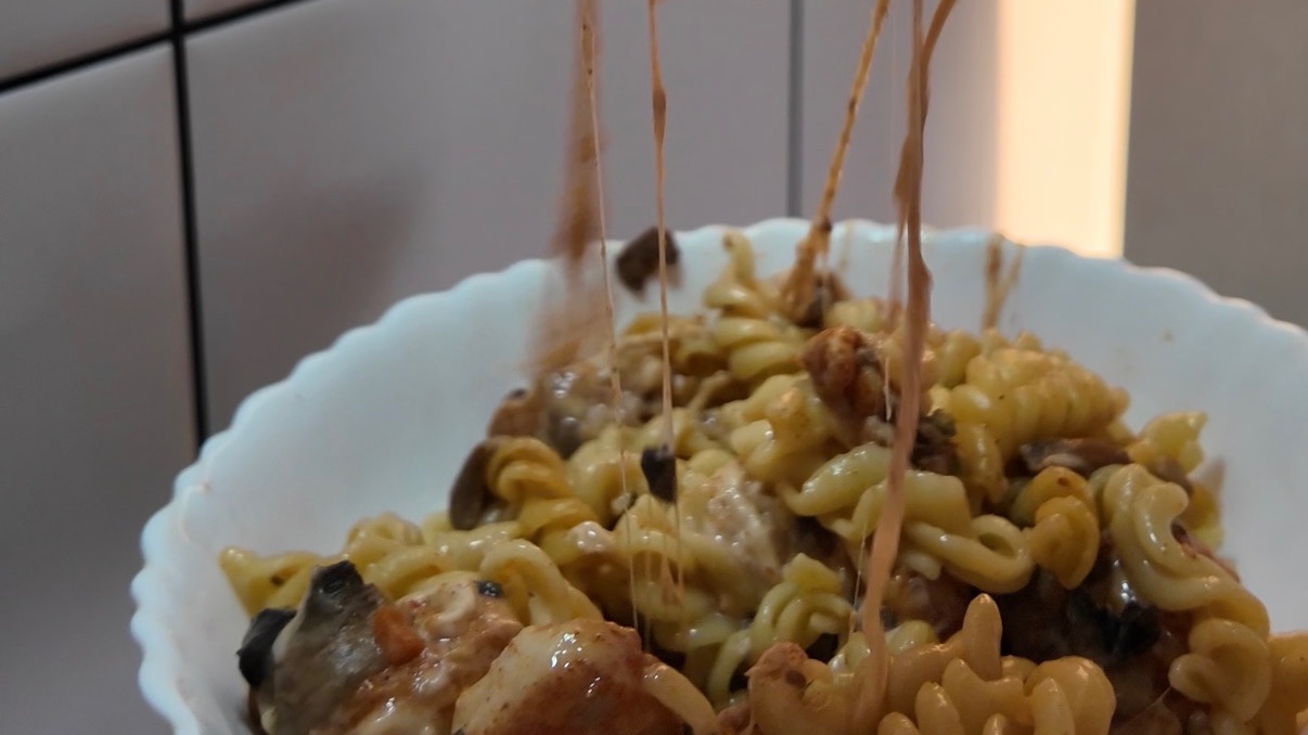 Паста с курицей и грибами 🍝