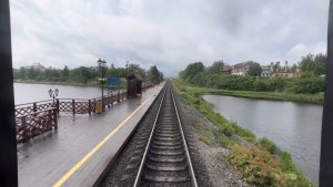 Сортавала - Горный парк Рускеала из окна последнего вагона, июнь 2022 года