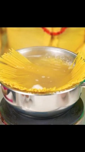 Bà nấu mì