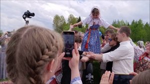 «Связывание земли»: древний обряд защиты льняного поля от злых сил 🌾✨