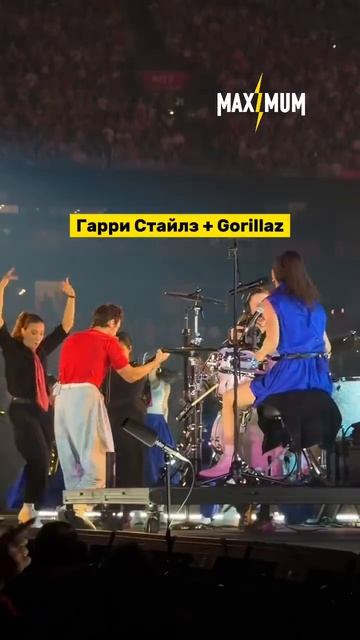 Внезапно на своем концерте Гарри Стайлз вставил фрагмент «Clint Eastwood» Gorillaz 👀 смотреть онлайн