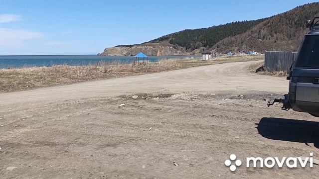 На берегу моря.