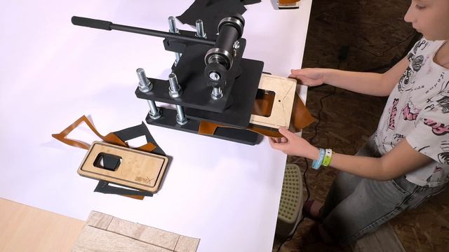 Раскрой изделий прессом для вырубки и тиснения кожи ПВР-4К - это просто!