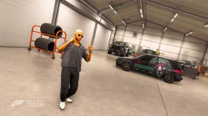 Танцы в гараже в Forza Horizon 6