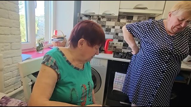 Обзор - Надя разочарована подарком от Самвела. Зине деньги не давал . Вареники , хлеб  у диетчиц .