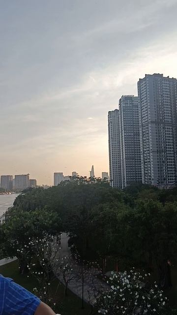 Космический вид в парке у Landmark 81 прямо сейчас! 🔥