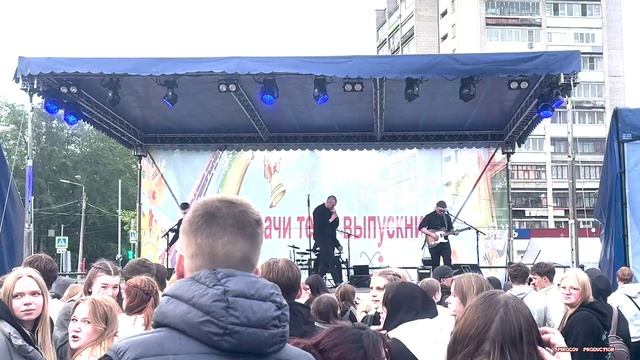 Последний звонок на центральной площади Конаково (26.05.2026) смотреть онлайн