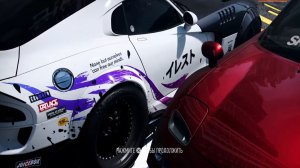 Ночные уличные гонки на машинах в игре Need for Speed Heat