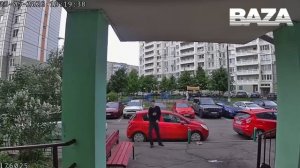 В Подольске дети с многоэтажки бросали пакеты с водой и пробили стекло в машине.

Одна из «водяных б