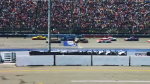 Музыкальное видео Nascar, но по мере продвижения видео аварии становятся все хуже.