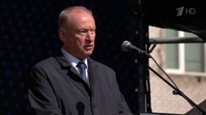 Помощник президента Николай Патрушев вручил коллективу Балтийского завода орден «За доблестный труд»