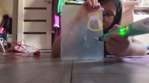 вам учу как делать гитару из 3D ручки