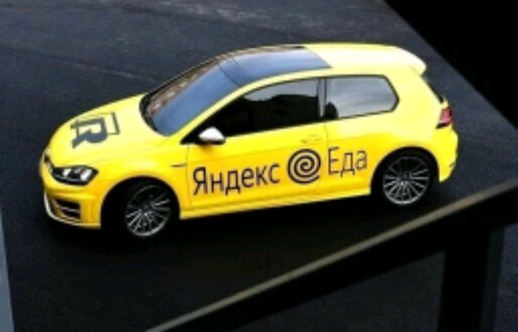 Авто курьер на работе