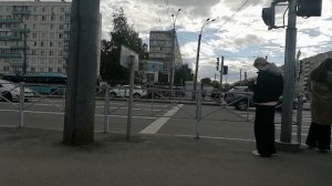 Плачет на перекрестке из-за смс