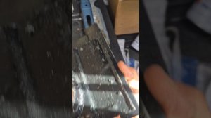 Замена топливного насоса на Сузуки S4 Кросс,делаем лючок для  легкого доступа к насосу.