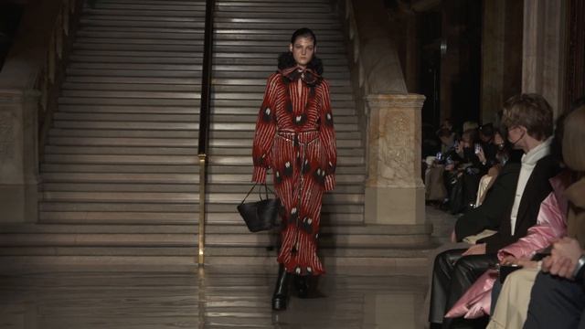 Показ женской коллекции Altuzarra осень-зима 2022-2023 смотреть онлайн