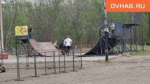 На аварийной экстрим-площадке продолжают кататься дети
