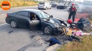 90 сумасшедших моментов автокатастроф. Подборка# идиоты в машинах мгновенно поймали карму на камеру