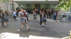 танец на последнем звонке