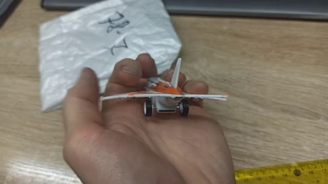 Самолет Игрушка Boeing 777 Flame Airliner Wild. 2025