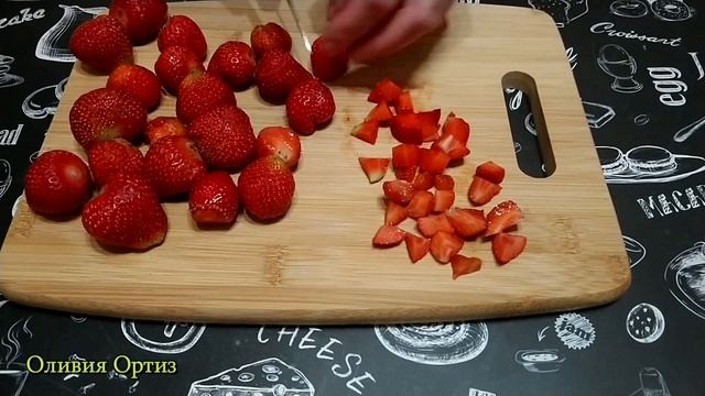 ОЛАДЬИ НА МОЛОКЕ С КЛУБНИКОЙ  Вкусные оладьи с клубникой по проверенному рецепту