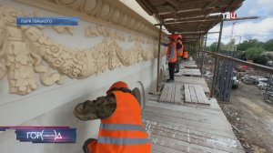 Главный вход в Парк Горького превратился в реставрационную мастерскую под открытым небом