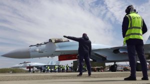 Воздушно-космическим силам России передали новую партию истребителей Су-35С.