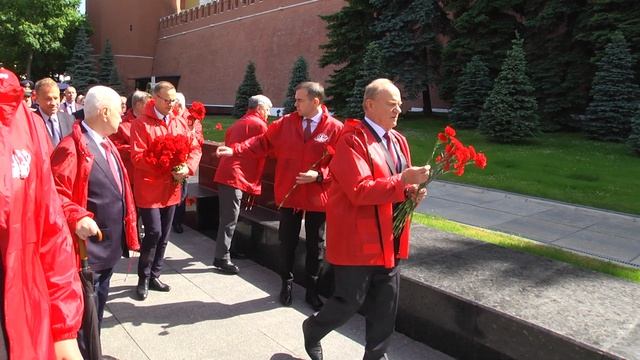 Фашизм всегда побеждали только коммунисты!