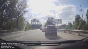 Водитель маршрутки № 82 забыл, что нельзя обгонять по встречке перед Императорским мостом.
