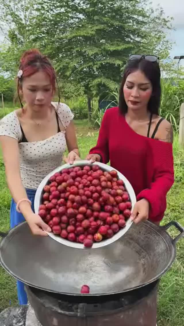 Готовим вкусное желе из свежих слив и вишни.