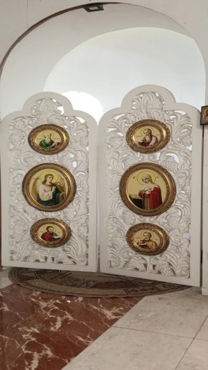 Божественная служба в храме Святой Троицы