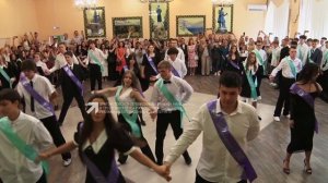 В школах Златоуста прошли праздники «Последнего звонка»