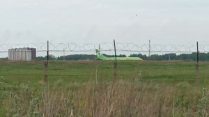 Самолёт по летному полю