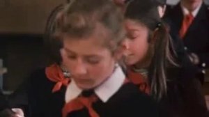 Песня «Прекрасное далёко» из фильма «Гостья из будущего» (1985)